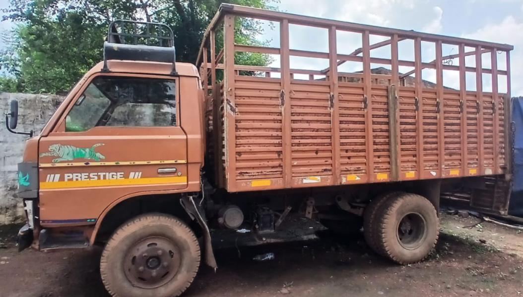 SML Isuzu Prestige image 2